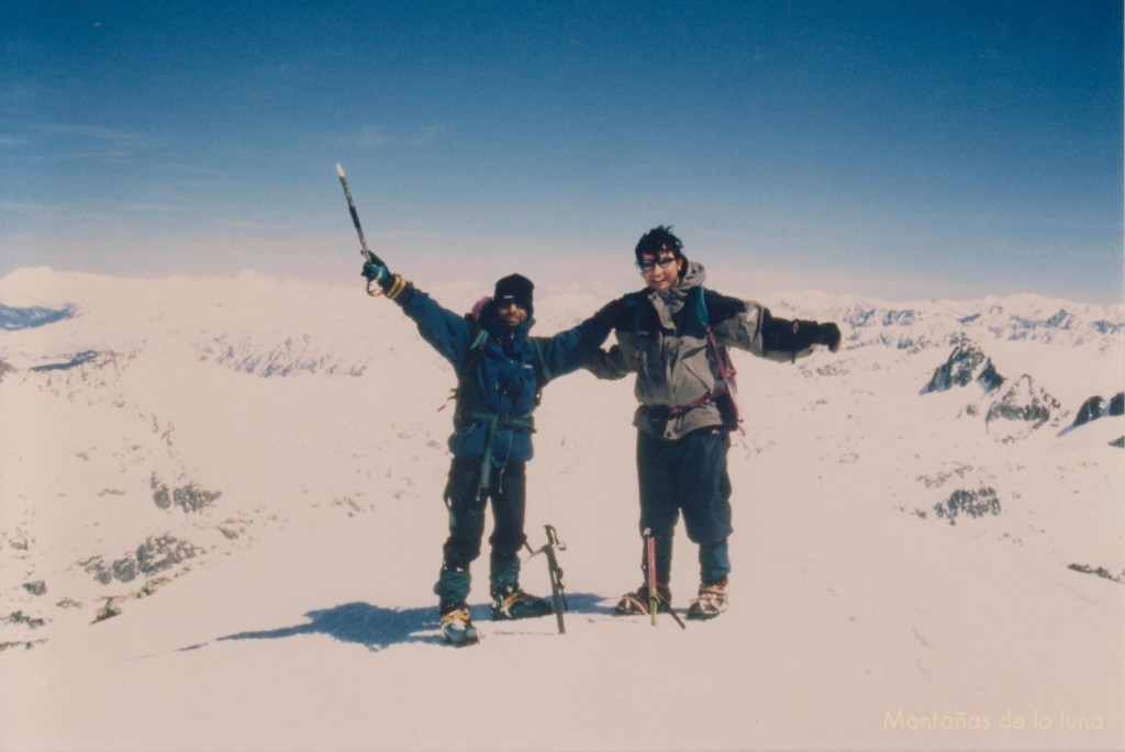 Gonzalo y Joaquín en la cumbre del Punta Alta, 3.014 mts.